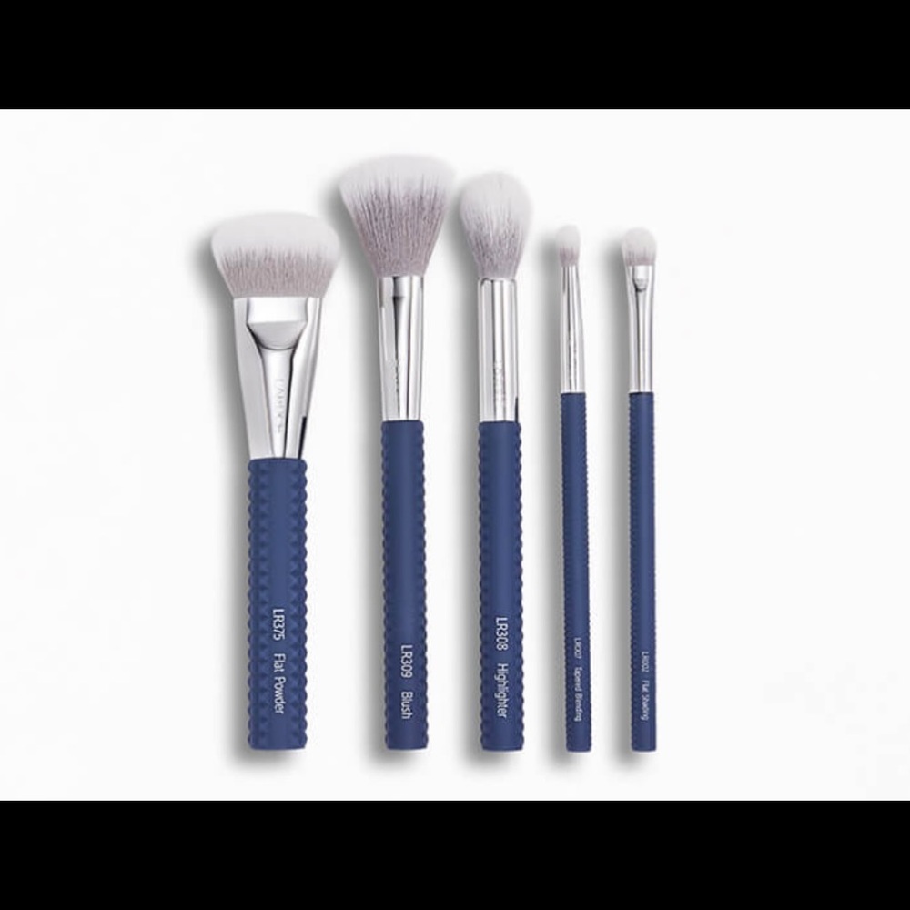 LARUCE BEAUTY
Cheek & Eyes Brush Set in Denim Blue